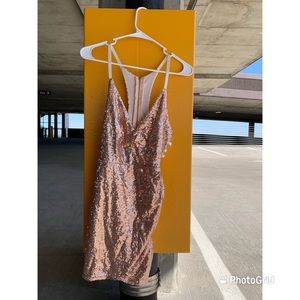 Gold Mini dress, mid tigh fight, v neck, tight fitted, good for homecoming.